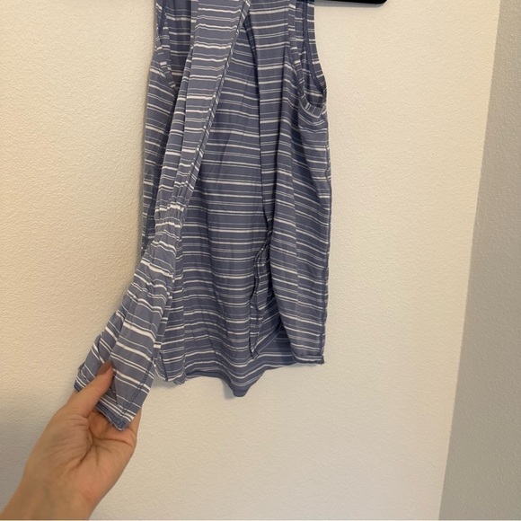 Lululemon All Tied Up Tank Top Cut Back Stripe Tempest Blue White Size 6 Women’s - Picture 7 of 8